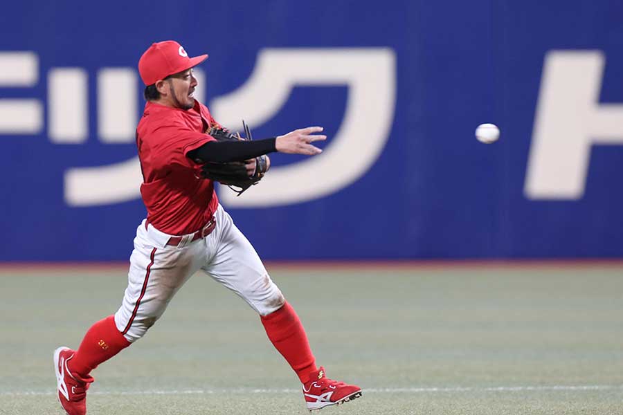 広島の菊池涼介【写真：産経新聞社】