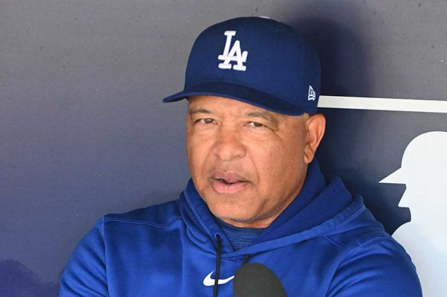 ドジャース Dave Roberts デイブ・ロバーツ監督　ボブルヘッド　未開封 ロサンゼルス・ドジャース デイブ・ロバーツ監督ボブルヘッド - メルカリ