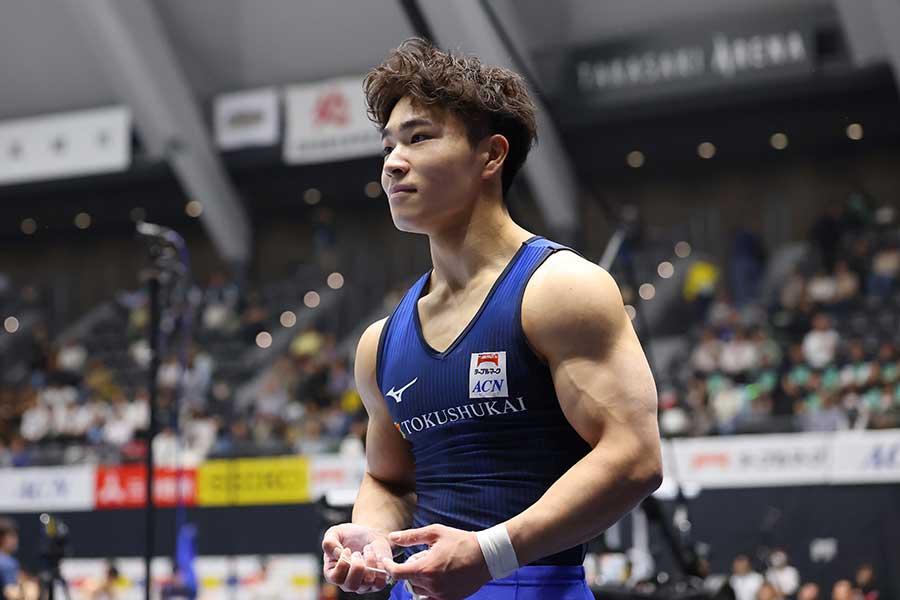 全日本個人総合選手権の男子予選に出場した岡慎之助【写真：YUTAKA/アフロスポーツ】