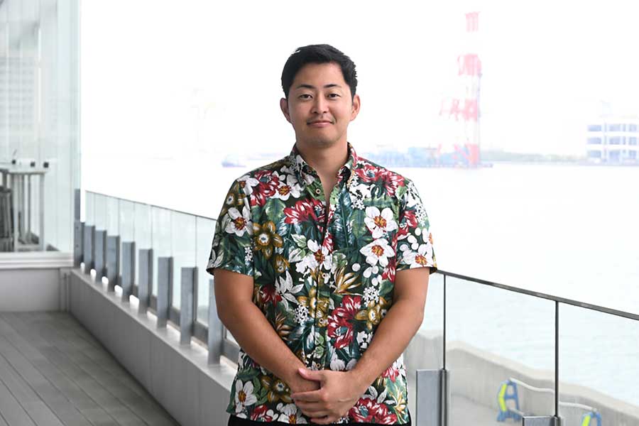 取材に応じたJWLの鷲崎一誠代表【写真：長嶺真輝】