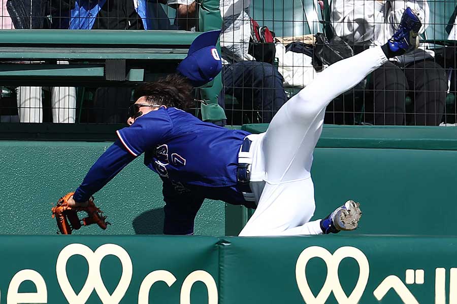 阪神戦で負傷した、中日の福永裕基【写真：産経新聞社】