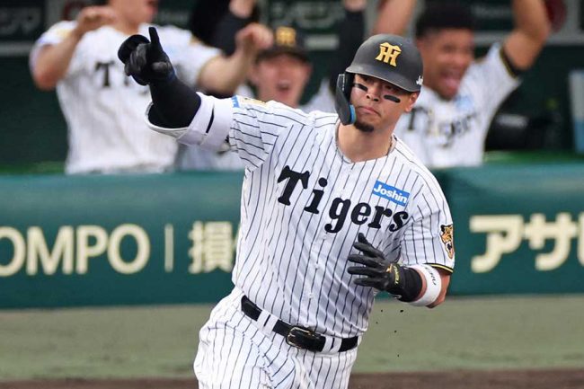 野球 えっぐ…！」佐藤輝明の180キロ超速弾に騒然 甲子園バックスクリーンへ