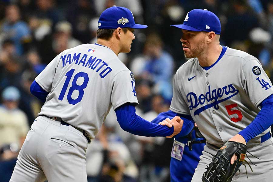 ドジャースのフレディ・フリーマン（右）【写真：Imagn/ロイター/アフロ】