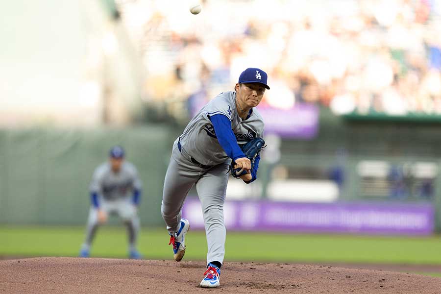 ジャイアンツ戦に先発登板したドジャースの山本由伸【写真：ロイター】