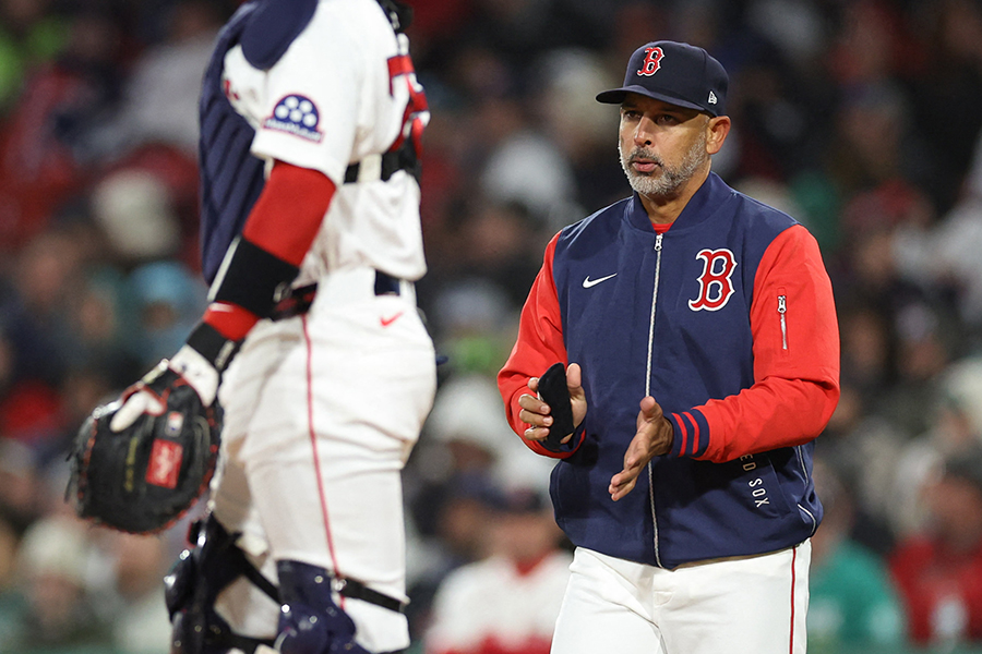 レッドソックスのアレックス・コーラ監督【写真：ロイター】