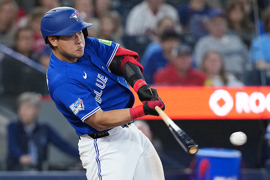 4回に2戦連発の5号ソロを放ったブルージェイズの岡本和真【写真：ロイター】