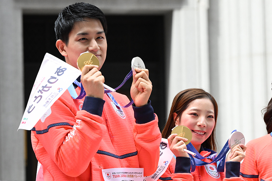 応援感謝パレードに参加した三浦璃来、木原龍一組【写真：徳原隆元】