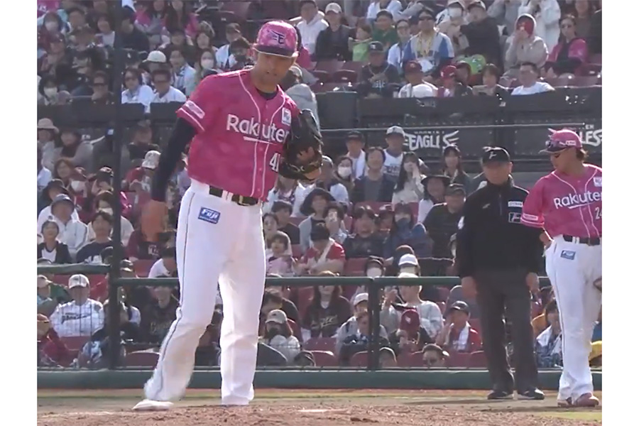 西武戦の延長10回に登板した加治屋蓮【画像：パーソル パ・リーグTV】