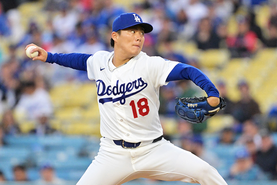 本拠地マーリンズ戦に先発したドジャースの山本由伸【写真：ロイター】