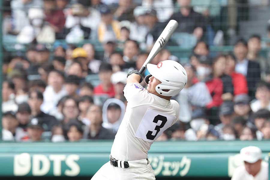 ソロ本塁打を放った逢坂悠誠【写真:スポーツ報知/アフロ】