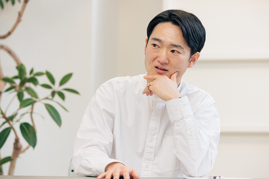 アスリートにとっての”一度競技から離れる選択”を考察する小塩靖崇氏【写真：松橋晶子】