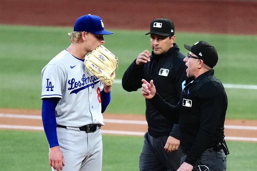 初回にボーク判定を受けたドジャース先発のシーハン【写真：黒澤崇】