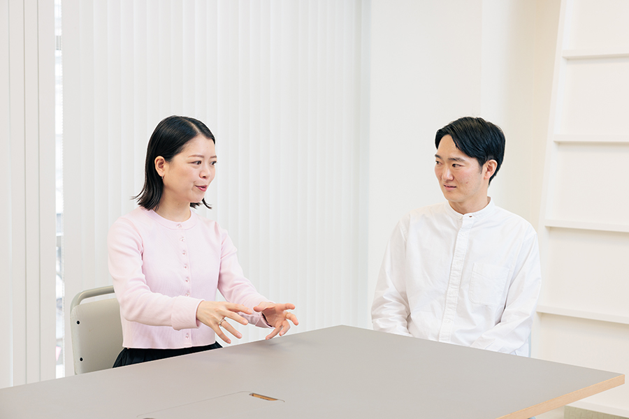 完璧主義に陥りがちなアスリートが持つべきメンタリティーについて議論した鈴木氏（左）と小塩靖崇氏【写真：松橋晶子】