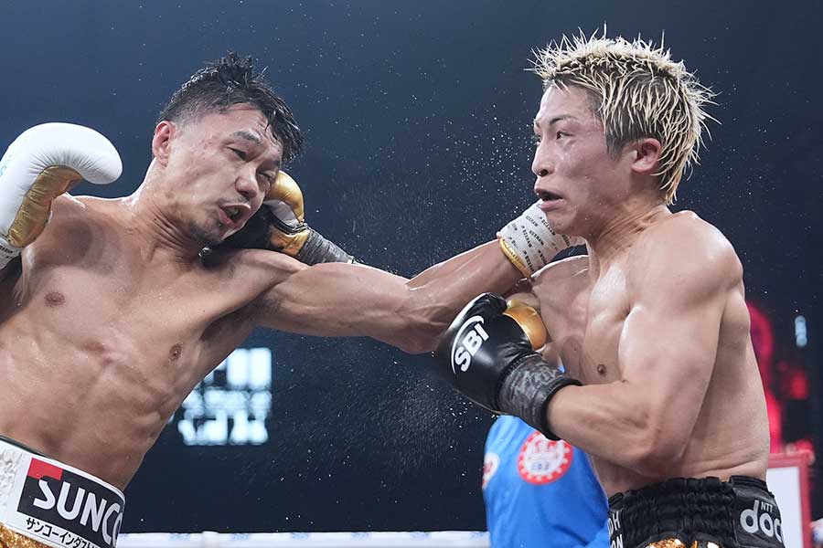 中谷潤人（左）と3-0の判定勝ちを収めた井上尚弥【写真提供：（C）Lemino/SECOND CAREER/NAOKI FUKUDA】