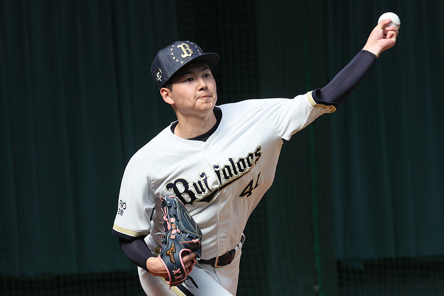 オリックスの佐藤龍月（撮影は2026年2月）【写真：産経新聞社】