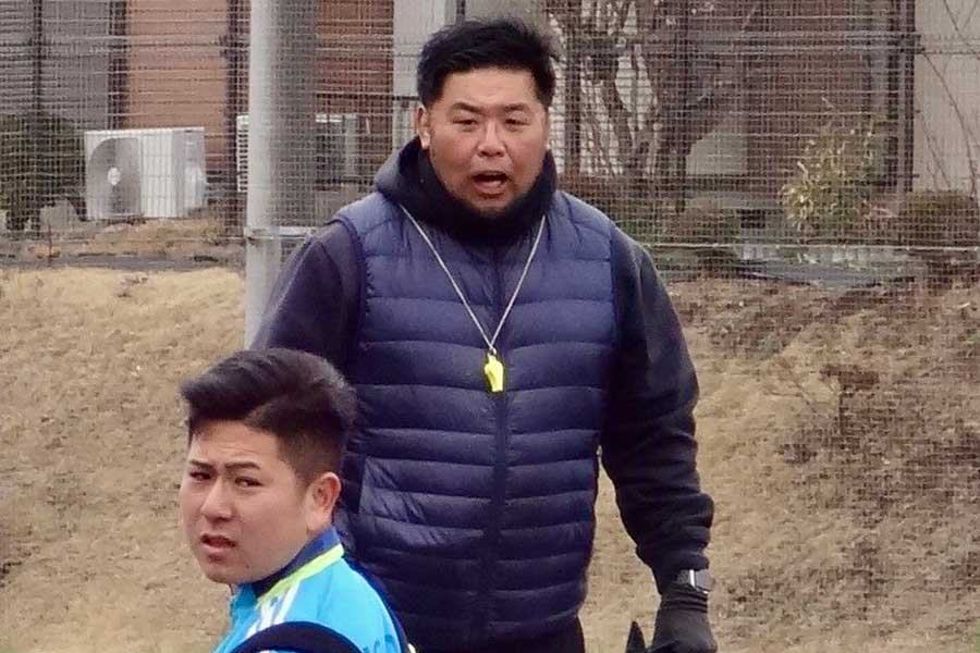 熱心に指導する伊藤代表【写真：吉田宏】