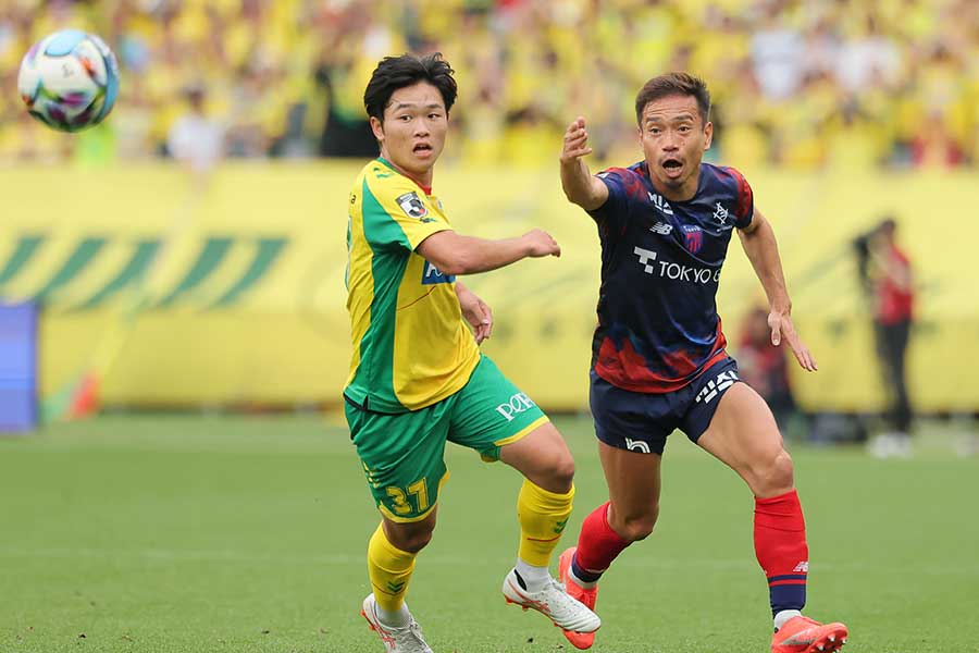 姫野誠と長友佑都（右）【写真：スポーツ報知/アフロ】