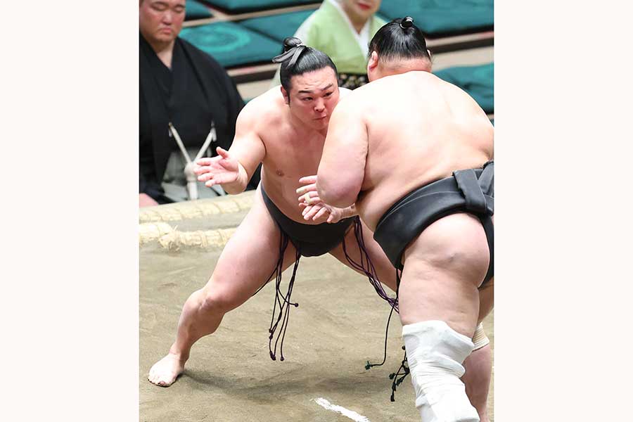炎鵬(奥)【写真:産経新聞社】