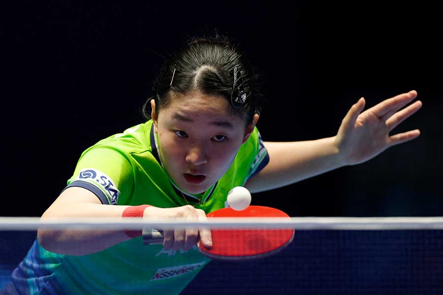 ウクライナ戦でプレーする張本美和【写真：ロイター】
