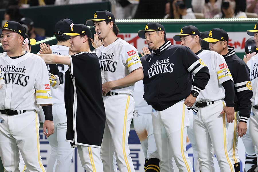ソフトバンク選手ら【写真:産経新聞社】