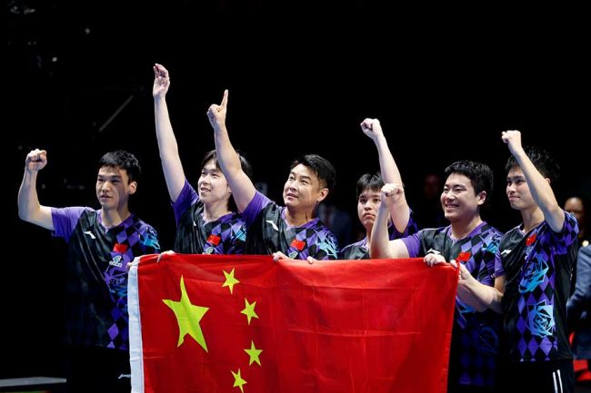 卓球中国男子の行動に疑問「私は嫌だな」 シューズのまま…「お立ち台