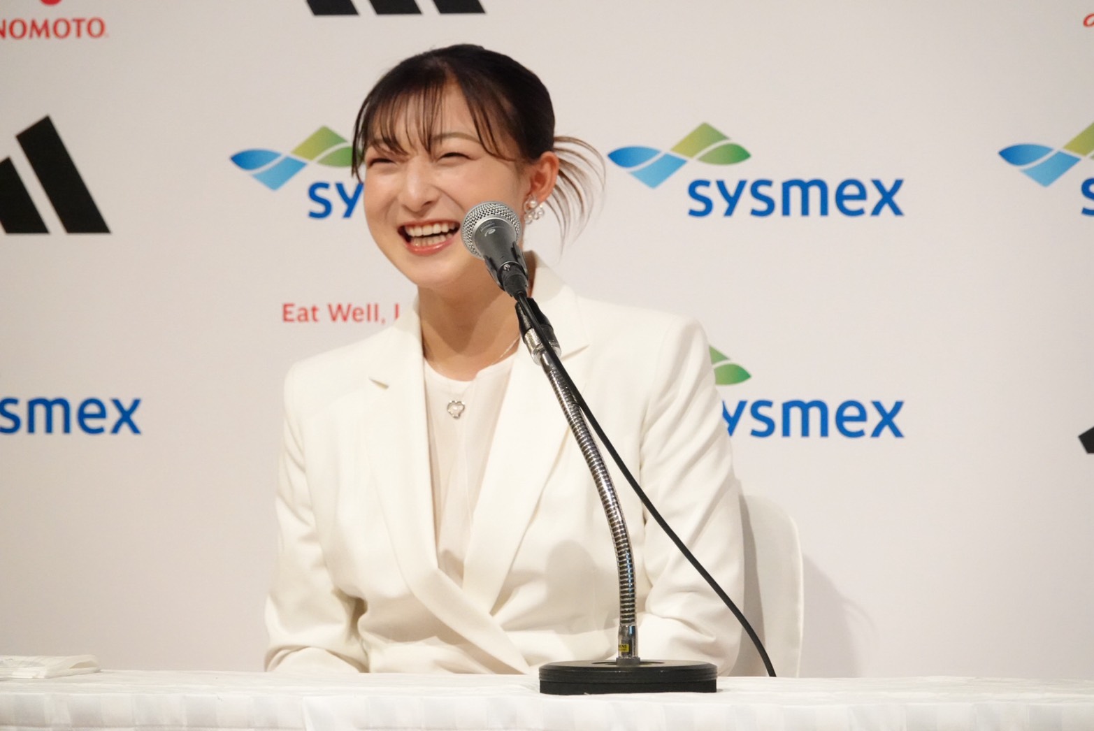 引退会見に登壇した坂本花織【写真：鉾久真大】