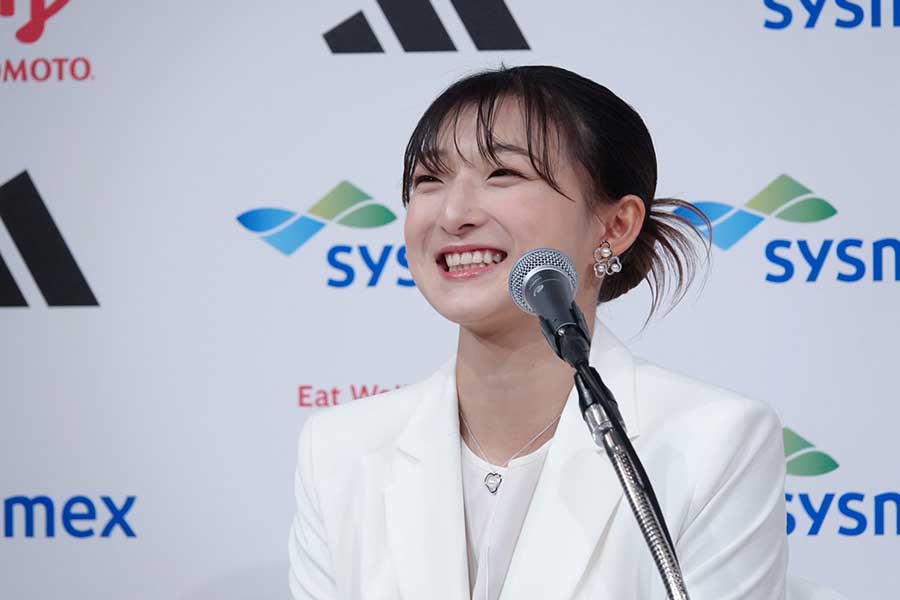 引退会見に臨んだ坂本花織【写真：鉾久真大】
