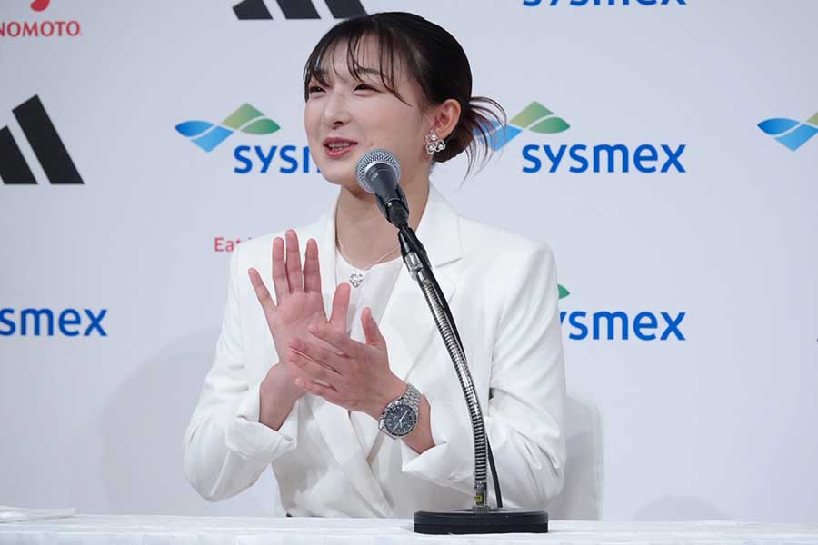 引退会見に臨んだ坂本花織【写真：鉾久真大】