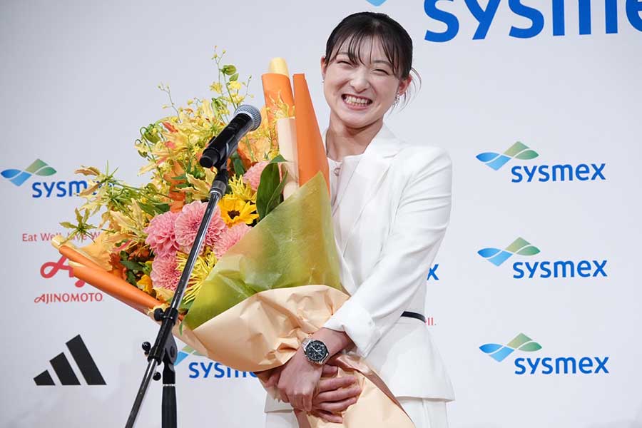 引退会見で結婚を発表した坂本花織【写真:鉾久真大】