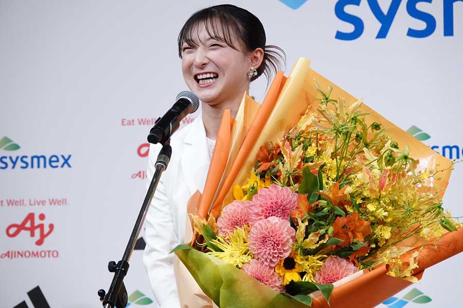 引退会見で結婚を発表した坂本花織【写真：鉾久真大】