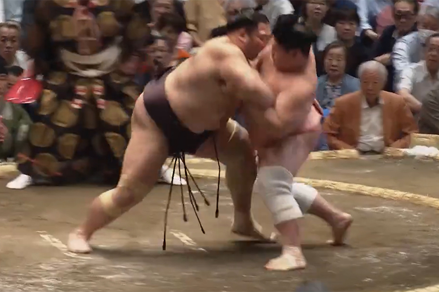 大相撲夏場所の三日目、朝乃山と宇良の一番【写真：（C）AbemaTV,Inc.】