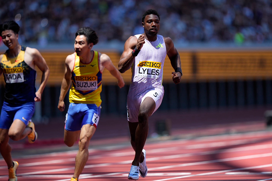 チャレンジレースに参加したノア・ライルズ（右）【写真：奥井隆史】
