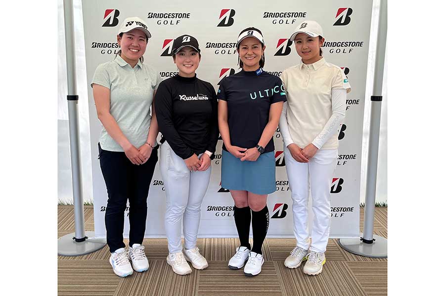 宮里藍（左から３人目）とのトークセッションに参加したプロ選手ら（左から山下心暖、千田萌華、1人置いて伊藤愛華）【写真：柳田通斉】