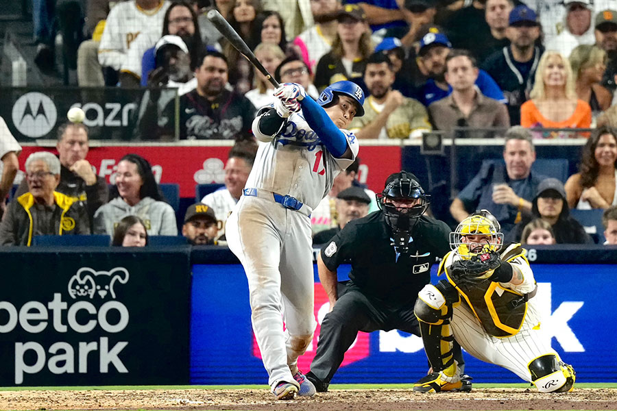 8回に二塁打を放ったドジャースの大谷翔平【写真：黒澤崇】