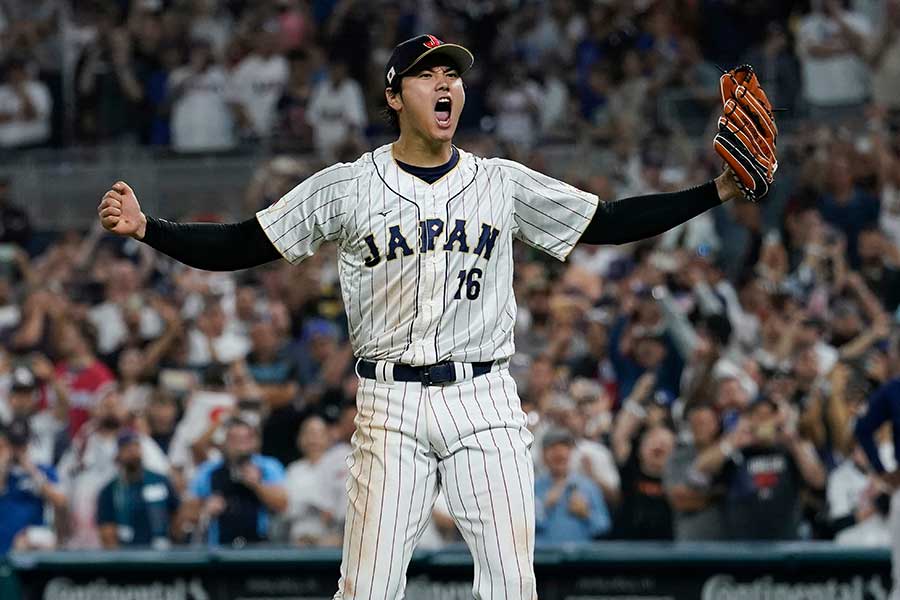 マイク・トラウトを打ち取り、雄たけびを上げる大谷翔平【写真:AP/アフロ】