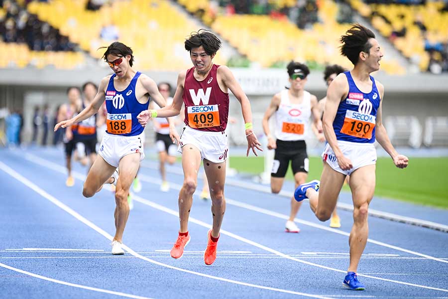 関東インカレで2位となった早大・本田桜二郎(中央)【写真:中戸川知世】