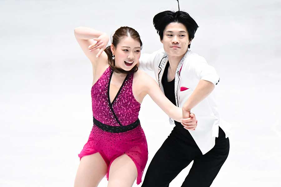 アイスダンスのカップル紀平梨花と西山真瑚【写真:中戸川知世】