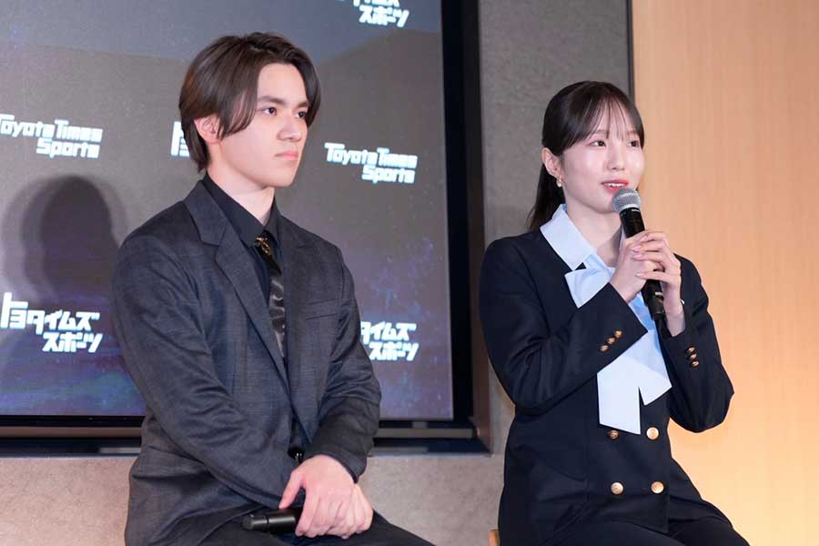 会見を行った宇野昌磨さんと本田真凜さん【写真：増田美咲】