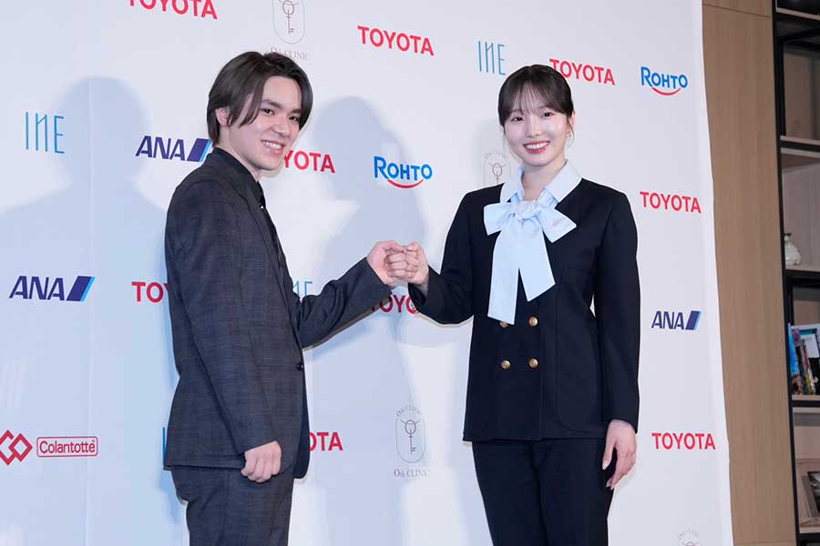 会見を行った宇野昌磨さんと本田真凜さん【写真:増田美咲】