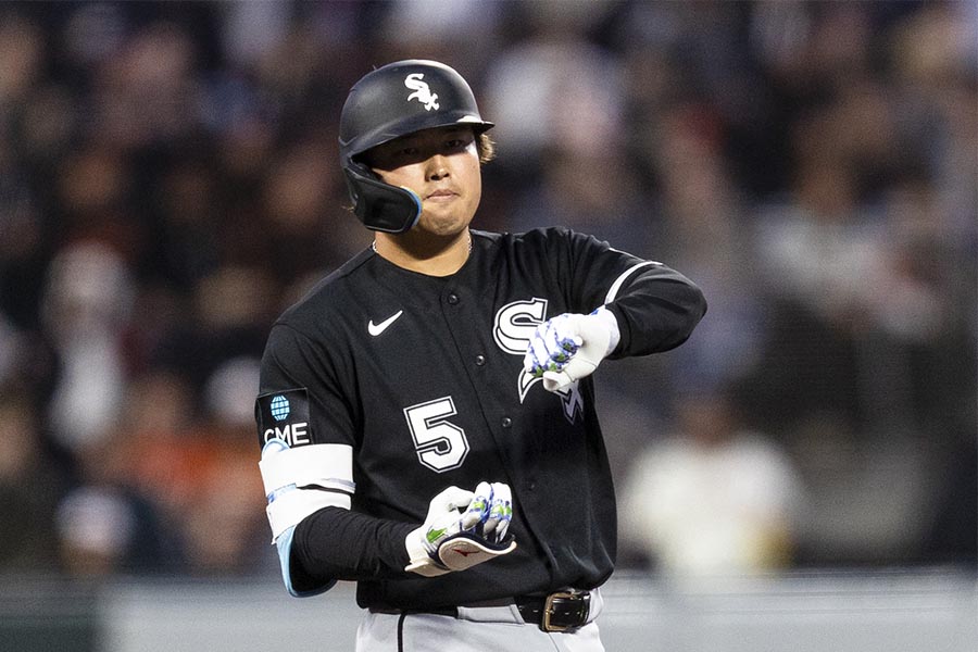 ジャイアンツ戦、3点適時二塁打を放ったホワイトソックスの村上宗隆【写真:ロイター】