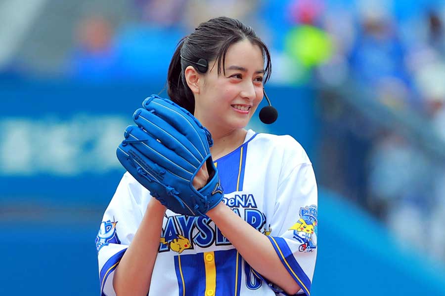 セレモニアルピッチに登板した山本美月【写真：産経新聞社】