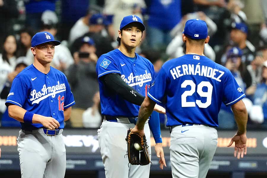 ブルワーズ戦に勝利したドジャースナイン【写真:黒澤崇】