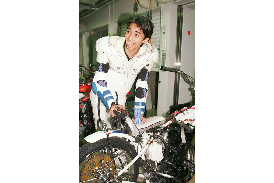 SMAPの活動を経てオートレーサーとしてデビューした森且行(1997年8月撮影)【写真:産経新聞社】