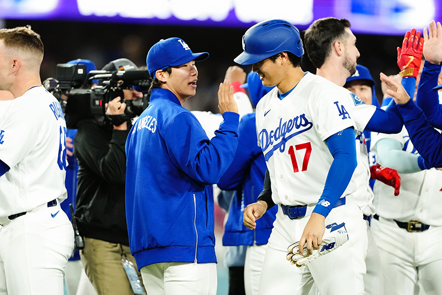 ドジャースのキム・ヘソン（左）【写真：黒澤崇】