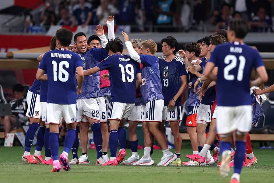 アイスランド戦に勝利したサッカー日本代表【写真：ロイター/アフロ】