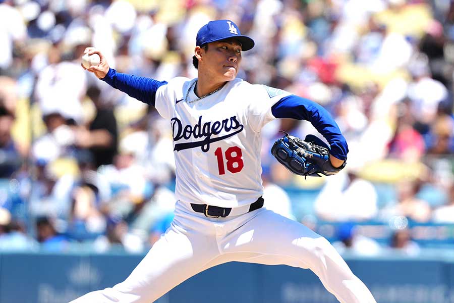 本拠地フィリーズ戦に先発登板したドジャースの山本由伸【写真：黒澤崇】