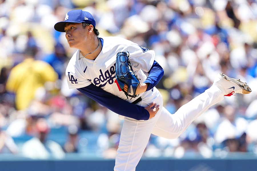 本拠地フィリーズ戦に先発登板したドジャースの山本由伸【写真:黒澤崇】