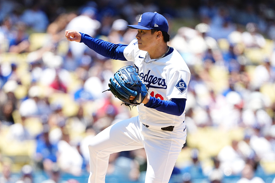 本拠地フィリーズ戦に先発登板したドジャースの山本由伸【写真：黒澤崇】