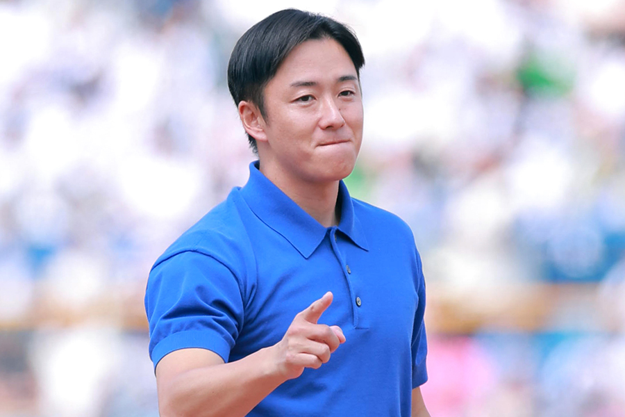 ヤクルト―日本ハムの交流戦で始球式を務めた斎藤佑樹さん【写真:産経新聞社】