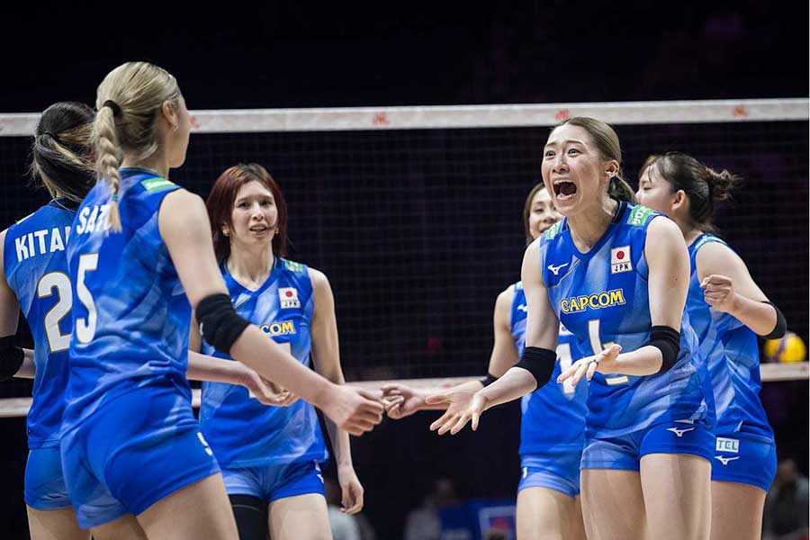 フルセットの末、カナダに勝利した日本代表【写真：Volleyball World提供】